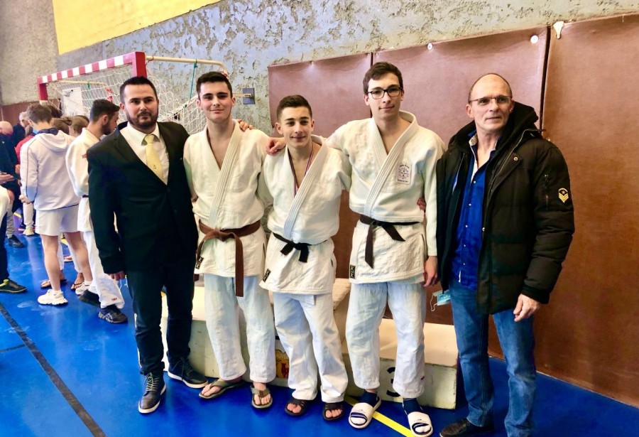 2 judokas sur le podium du Grand Prix du Gard